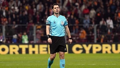 UEFA Uluslar Ligi play-off turu maçını yöneten Halil Umut Meler, sakatlık yaşadı