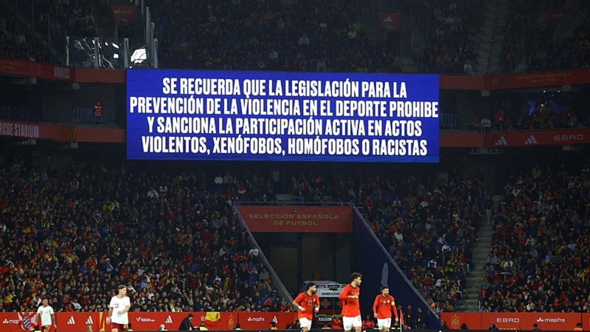 FIFA İspanya-Mısır maçındaki İslamofobik tezahürata soruşturma açtı