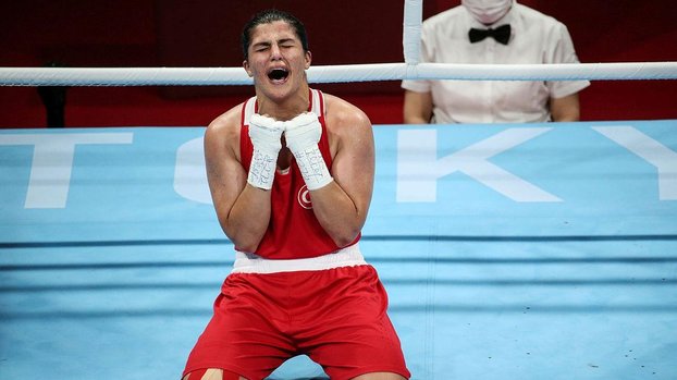 Milli boksörümüz Busenaz Sürmeneli Akdeniz Oyunları'nda finale yükseldik