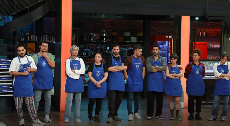 masterchef-kaptanlik-oyununu-kim-kazandi-22-eylul-masterchef-mavi-takim-kaptani-kim-oldu-mavi-ve-kirmizi-takim-1758626495310.png