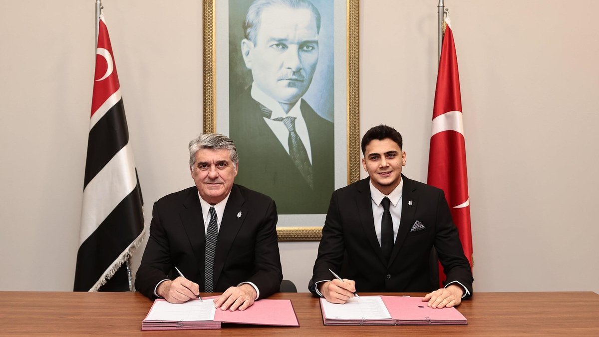 Mustafa Erhan Hekimoğlu 2028'e kadar Beşiktaş'ta! Mustafa Erhan Hekimoğlu 2028'e kadar Beşiktaş'ta!