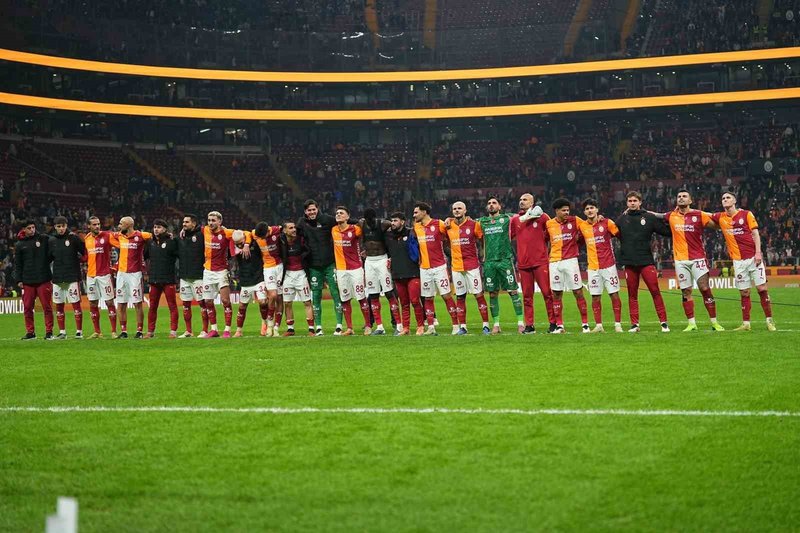 galatasaray-ligin-ilk-yarisini-lider-tamamladimauro-icardi-9-gol-kaydetti11-farkli-futbolcu-gol-sevinci-yasadi-1766476671205.jpg