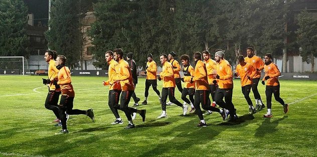 Aslan top başı yaptı