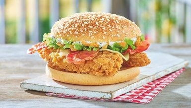 ÇITIR TAVUK BURGER TARİFİ | Coleslaw salatalı çıtır tavuk burger nasıl yapılır? Malzemeleri, yapılışı ve püf noktaları