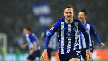 Sporting'i eleyen Porto finalde!