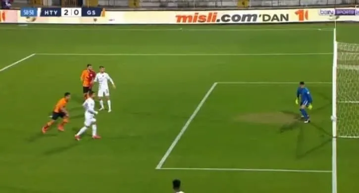 Son dakika spor haberi: Hatayspor - Galatasaray maçında Radamel Falcao direğe takıldı! - 1