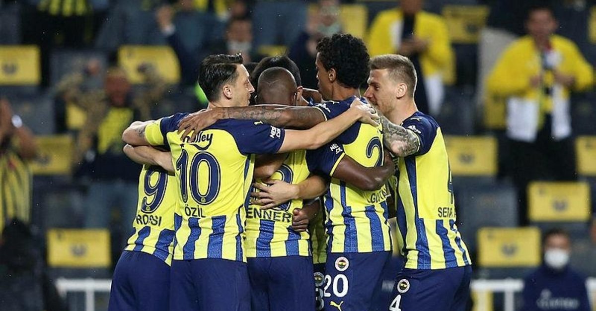 Fenerbahce Haberleri Fenerbahce Ekim Ayinda Tam Kadro Fotomac