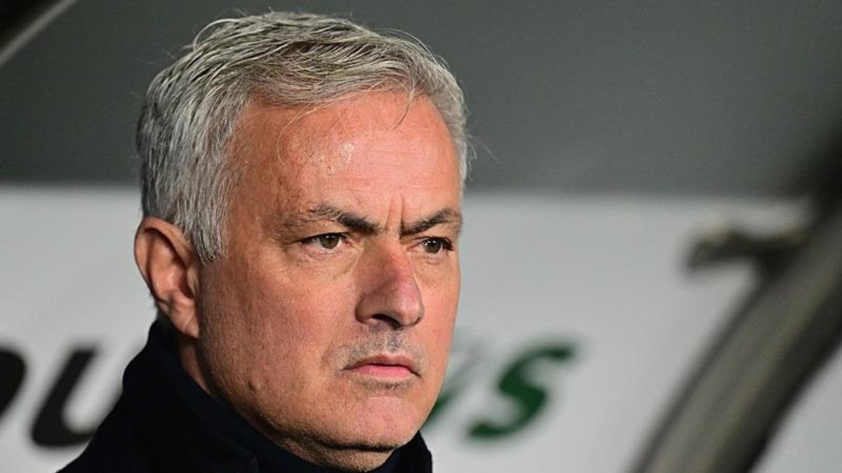Jose Mourinho'dan flaş açıklama: 'Lig şampiyonluğu mu, Şampiyonlar Ligi mi?' Jose Mourinho'dan flaş açıklama: 'Lig şampiyonluğu mu, Şampiyonlar Ligi mi?'