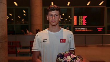 Batuhan Filiz Dünya Gençler Yüzme Şampiyonası'nda gümüş madalya kazandı
