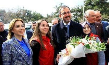 Bakan Kasapoğlu milli okçuları kutladı