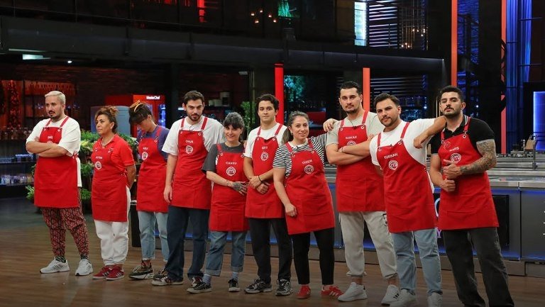 masterchef-kaptanlik-oyununu-kim-kazandi-28-eylul-masterchef-mavi-ve-kirmizi-takim-kaptani-kim-oldu-1759134393507.jpg