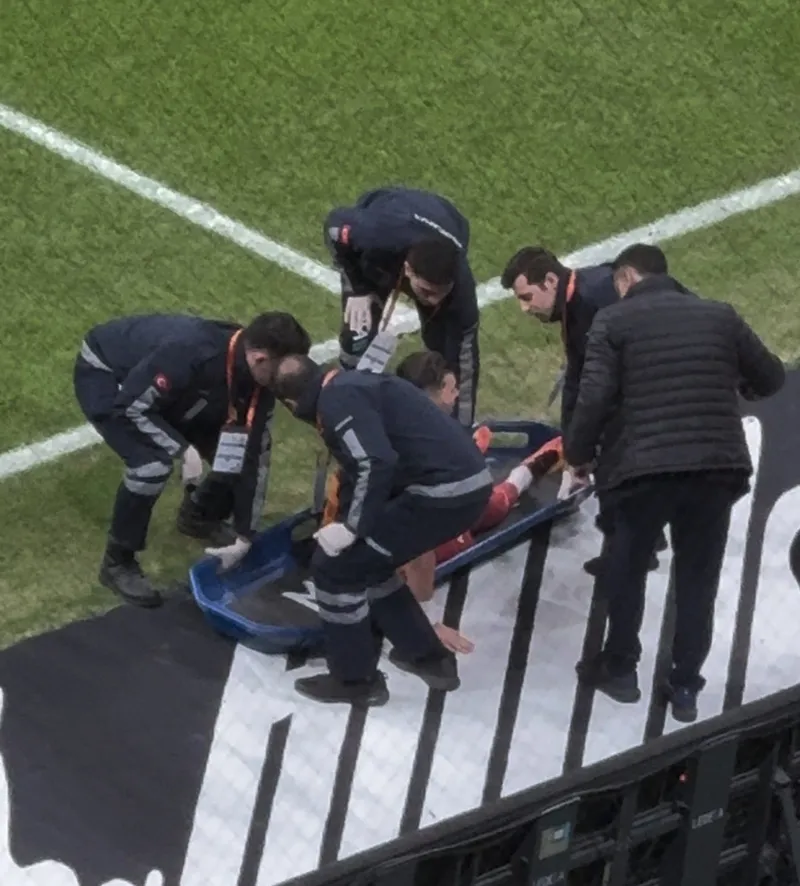 galatasarayda-flas-sakatlik-abdulkerim-bardakci-1733071852453.jpg