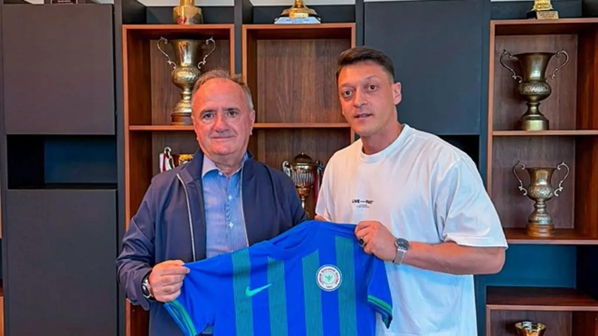 Çaykur Rizespor Başkanı Saruhan, "Rizespor Akademi" için Mesut Özil ile bir araya geldi