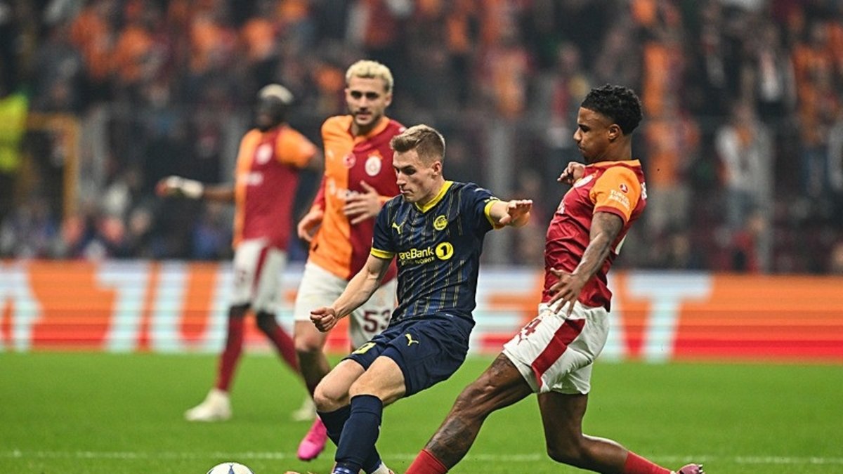 Ismael Jakobs bir adım önde