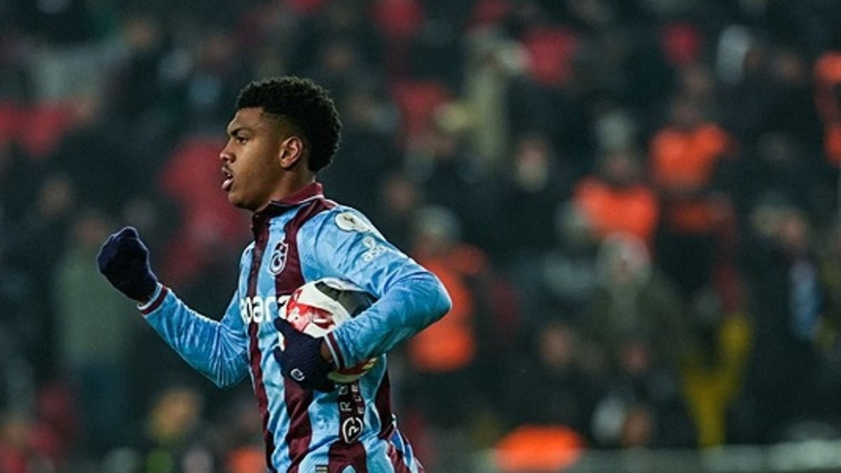 Augusto dikkat çekiyor