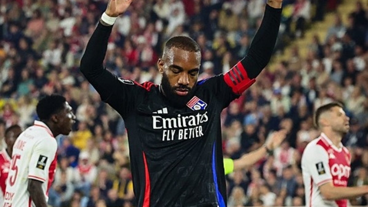 Alexandre Lacazette Lyon’a veda ediyor Alexandre Lacazette Lyon’a veda ediyor
