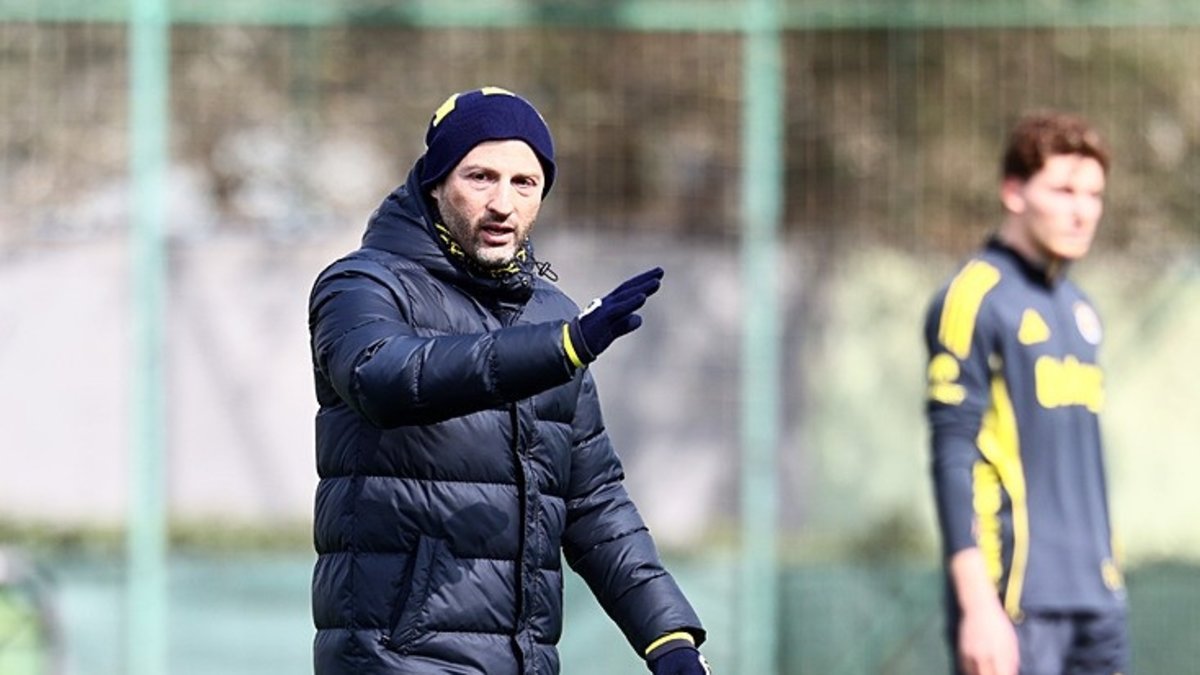 Fenerbahçe, günü çift antrenmanla tamamlayarak derbiye hazırlandı!