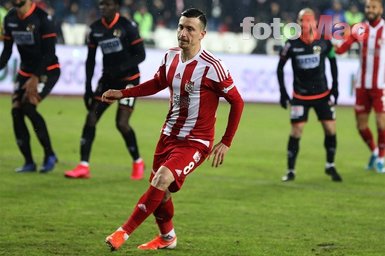Beşiktaş'tan Fenerbahçe'ye yılın transfer çalımı!