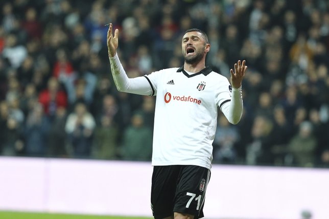 Beşiktaş'ta Burak Yılmaz taraftarla buzları eritti!