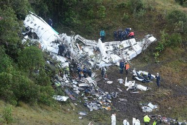 İşte trajik kaza sonrası uçağın enkazı...