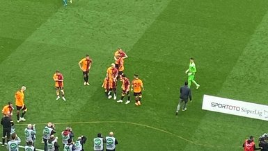 Galatasaray'da Icardi Sivasspor maçı seremonisine kızlarıyla çıktı