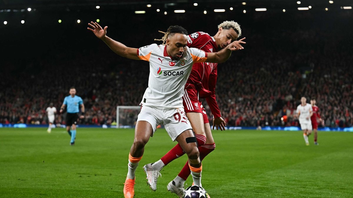 Sacha Boey yerine İngiltere'den oyuncu geliyor! Yıldız isim takımdan ayrılıyor