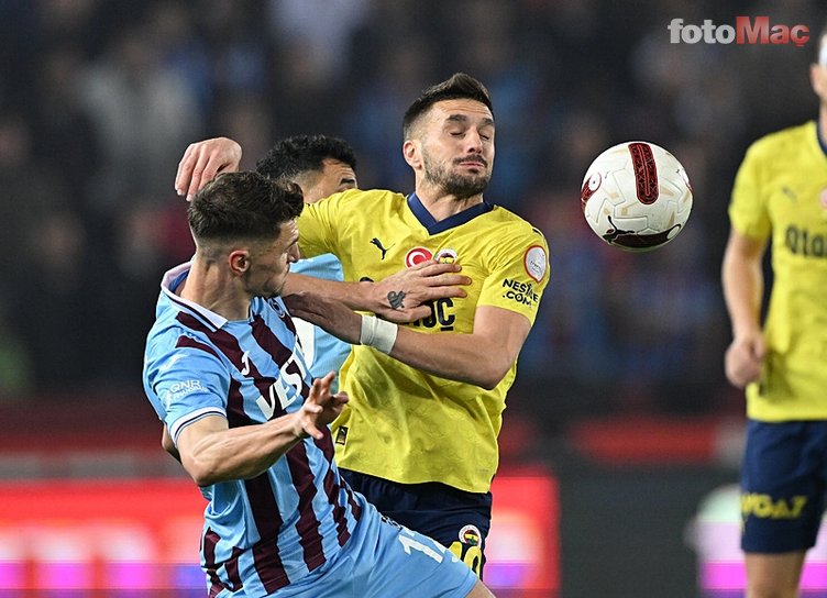 Trabzonspor - Fenerbahçe maçında şaşırtan gerçek! Sahaya giren ilk taraftar...
