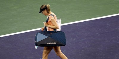 Sharapova'dan erken veda