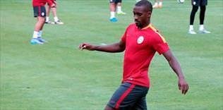 Lionel Carole tek maçta sınıfı geçti