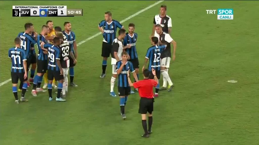 Merih Demiral sinirlerine hakim olamadı!