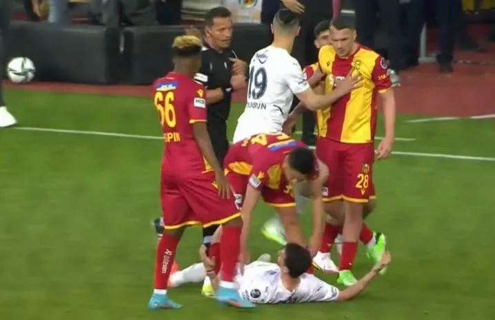 Yeni Malatyaspor Fenerbahçe maçında ortalık karıştı! - 4
