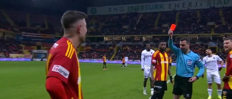 zecorner-kayserispor-trabzonspor-macinda-kirmizi-kart-cikti-iste-o-pozisyon-1773076491800.jpeg