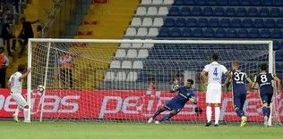 Kalesini kapatamıyor!