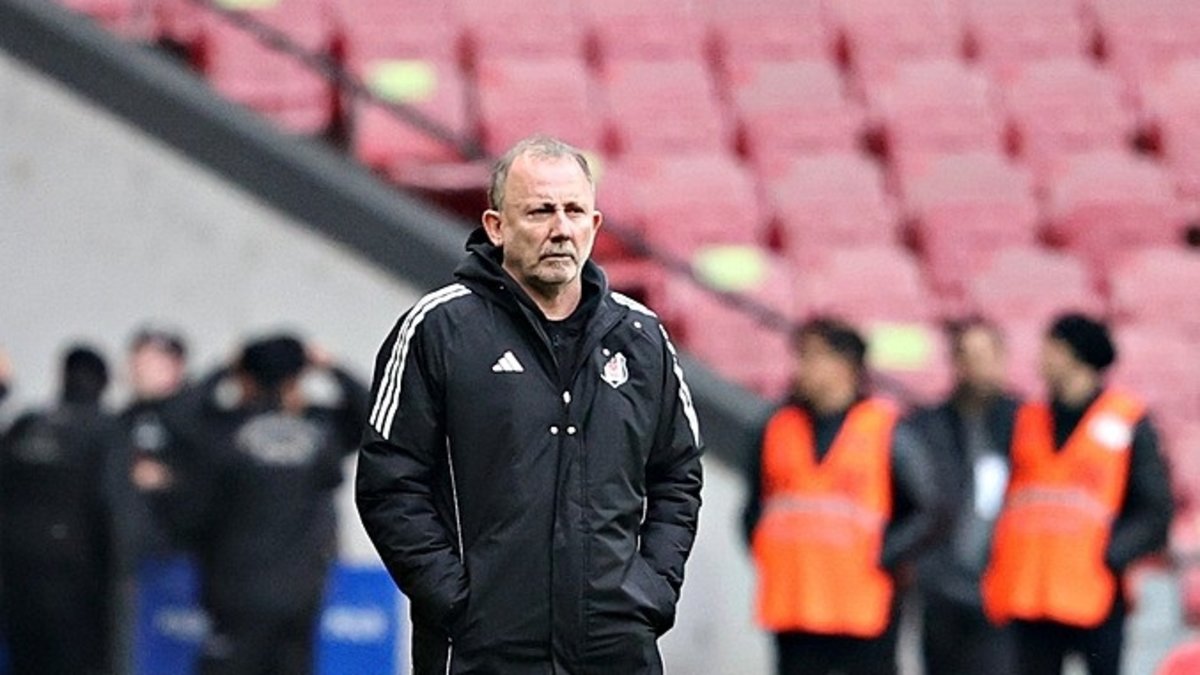 Beşiktaş'ta Sergen Yalçın Corendon Alanyaspor maçı ilk 11'ini belirledi!