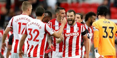 Stoke City, Arsenal'i devirdi