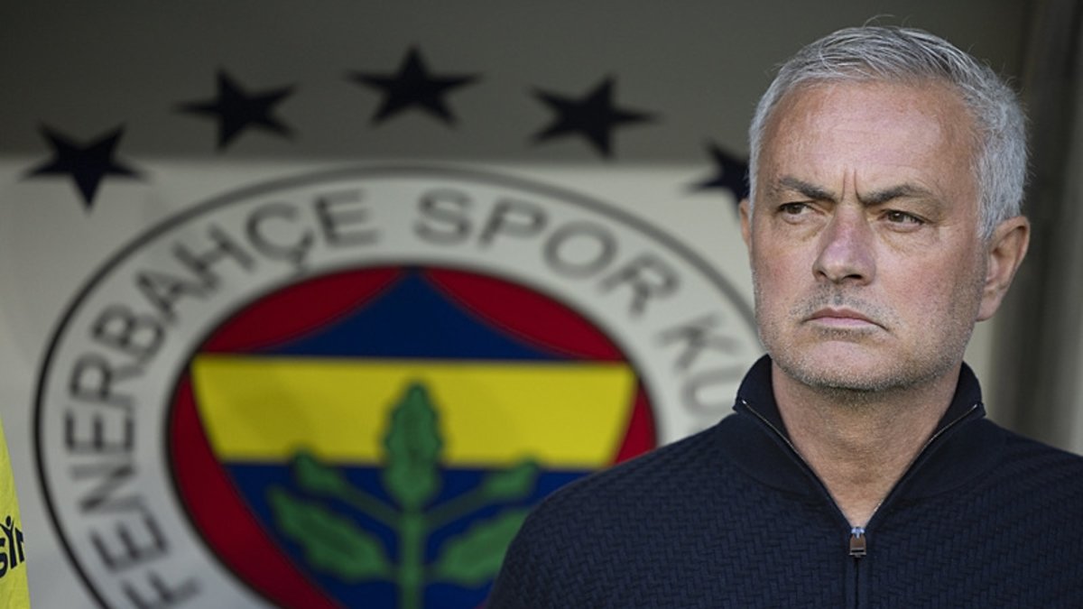 Fenerbahçe'de yönetim ve Jose Mourinho arasında tazminat problemi! Fenerbahçe'de yönetim ve Jose Mourinho arasında tazminat problemi!
