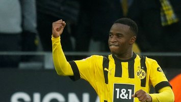 Moukoko extends contract with Dortmund until 2026