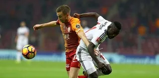 Sağ bek yine karıştı