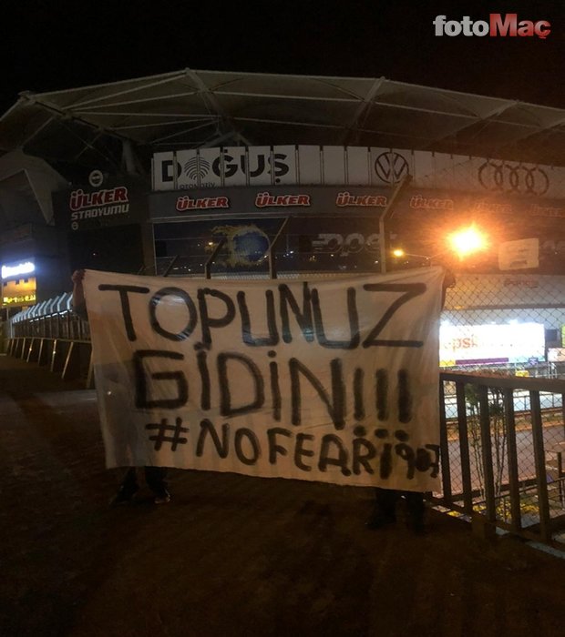 Son dakika spor haberi: Fenerbahçe Teknik Direktörü Emre Belözoğlu'nun görüntüsü taraftarı kızdırdı