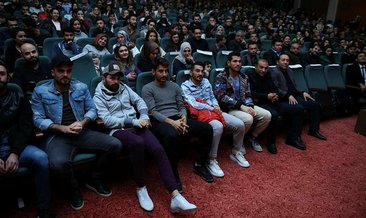 Evkur Yeni Malatyasporlu futbolcular tiyatro oyunu izledi