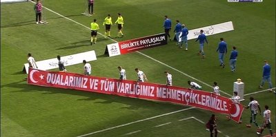 Maç öncesi anlamlı pankart