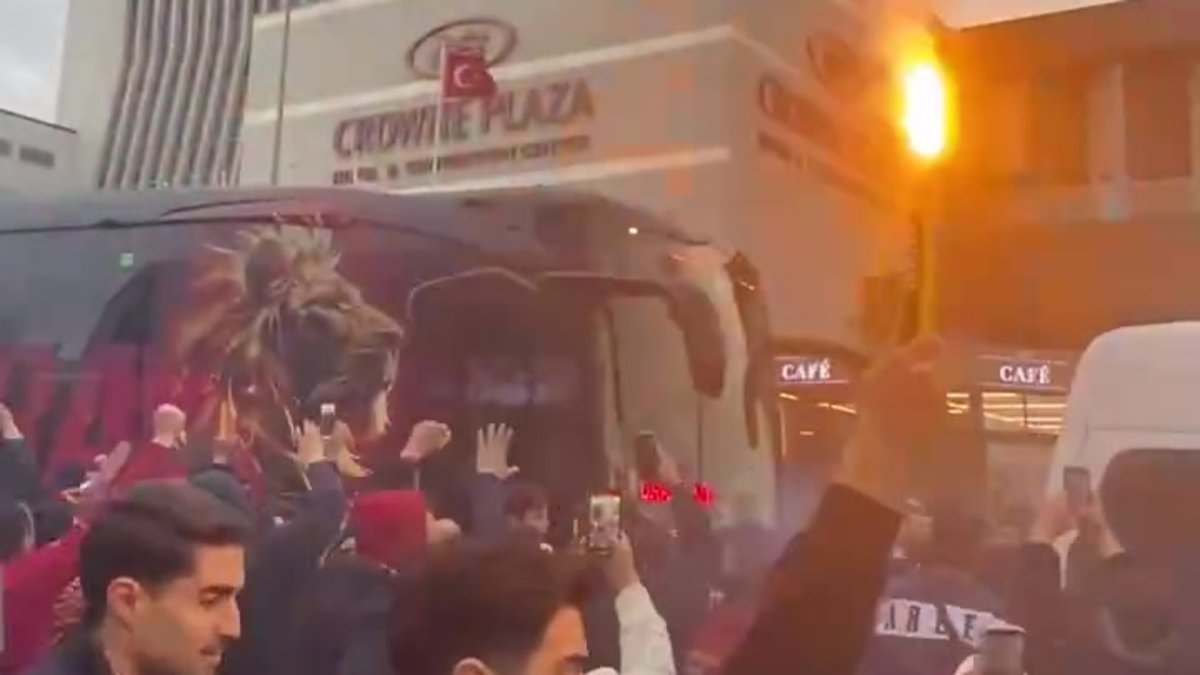 Galatasaray kafilesi tezahüratlarla yolculandı!