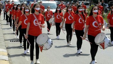 Mezunlardan bandolu 19 Mayıs coşkusu