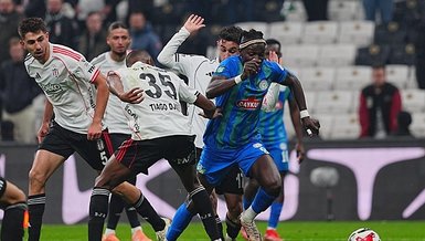 Tiyatro devam ediyor