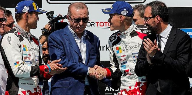 Türkiye Rallisi'nde zafer kazanan Ott Tanak'ın ödülünü Erdoğan verdi