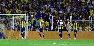 Kadıköy’de yıldız futbolcuya tepki! Islıklandı...