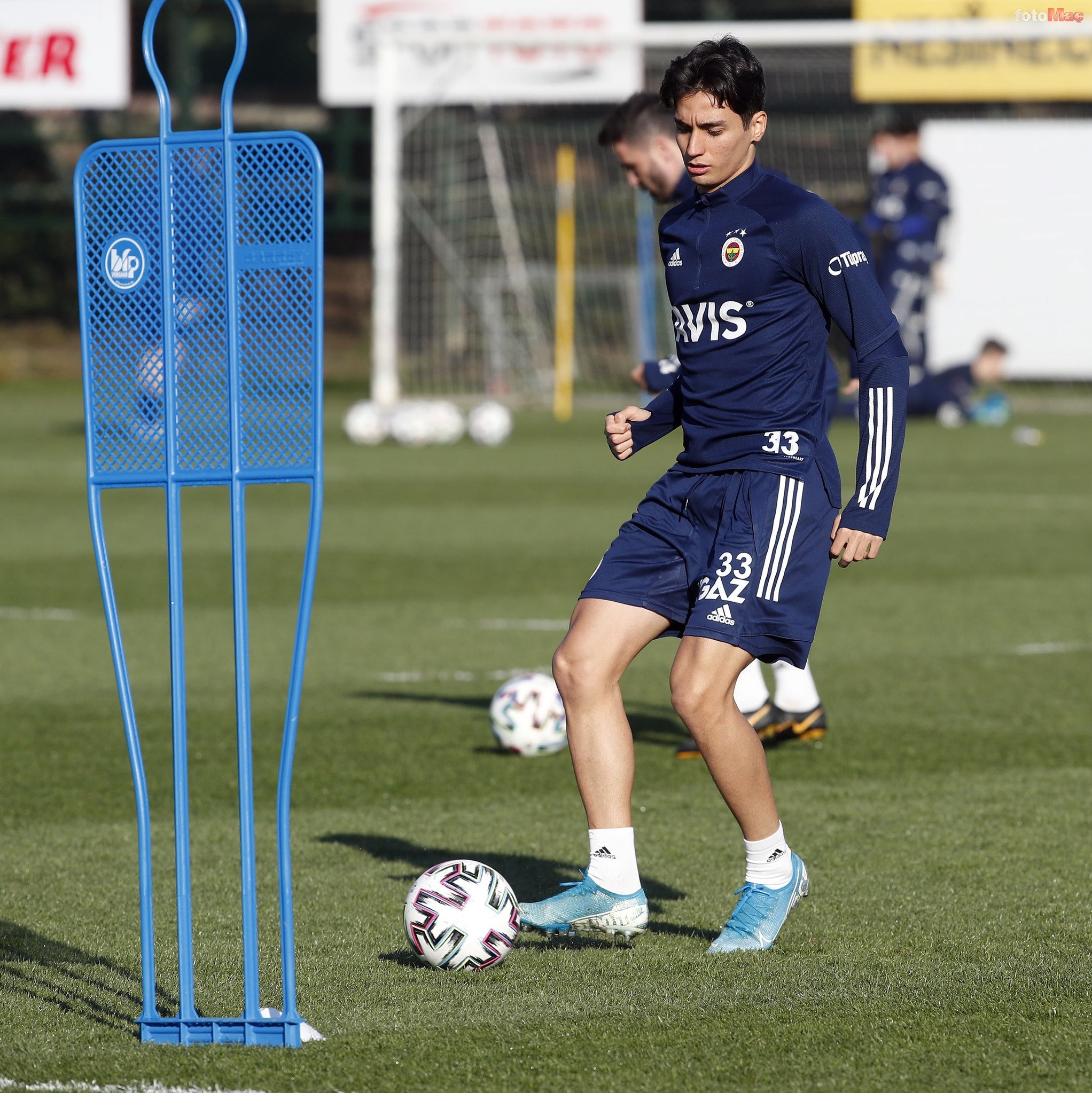 Son dakika spor haberi: Emre Belözoğlu’dan uygulamalı anlatım! Antrenmandaki o kare...
