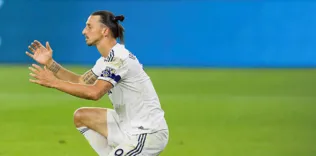 Zlatan İtalya’da bitirmek istiyor