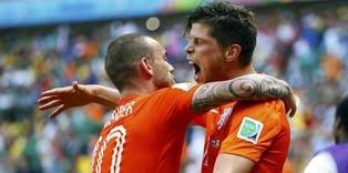 Sneijder Huntelaar'ı getiriyor!