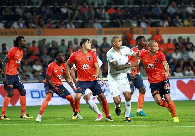 Medipol Başakşehir, Bursaspor'u mağlup ederek başladı - 1